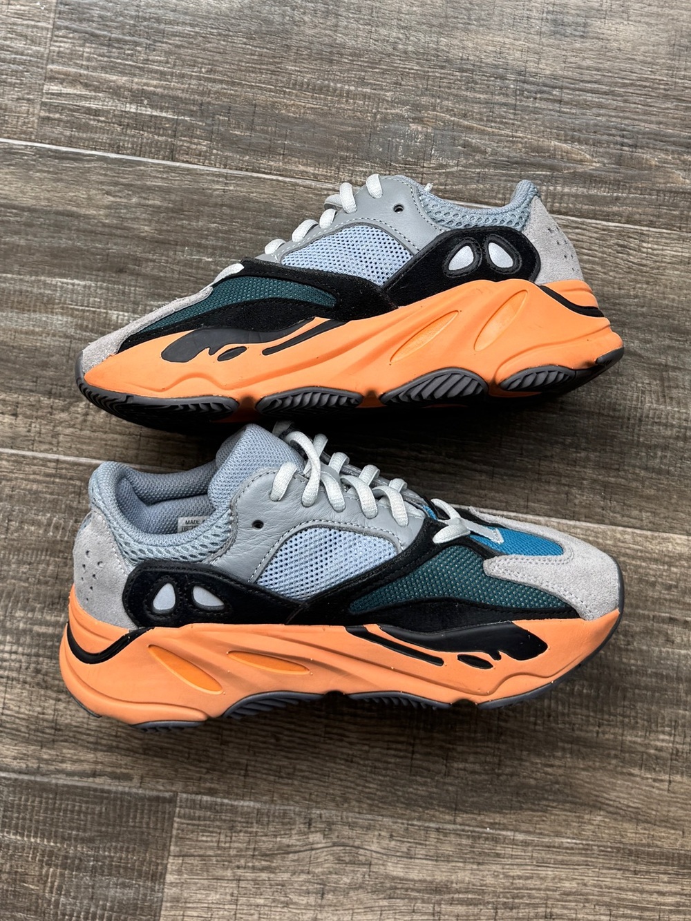 YEEZY BOOST 700 'WASH ORANGE' 4 - Picture 2 of 5